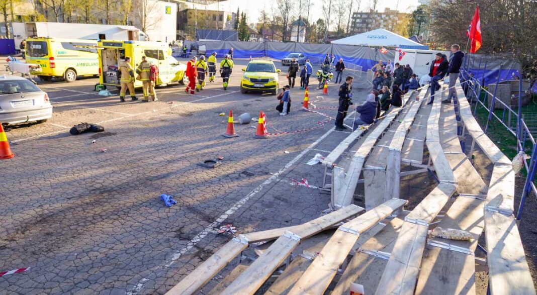 Серйозна аварія на автосалоні в Осло: Автомобіль врізався в натовп