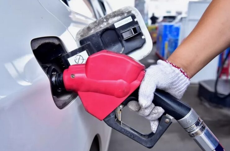 Уряд підвищив граничний рівень торговельних надбавок на дизпаливо та бензин