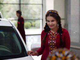 У Туркменістані жінкам заборонили їздити на передньому сидінні