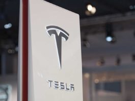Корпорація Tesla відкликає 48 000 Model 3 через спідометр