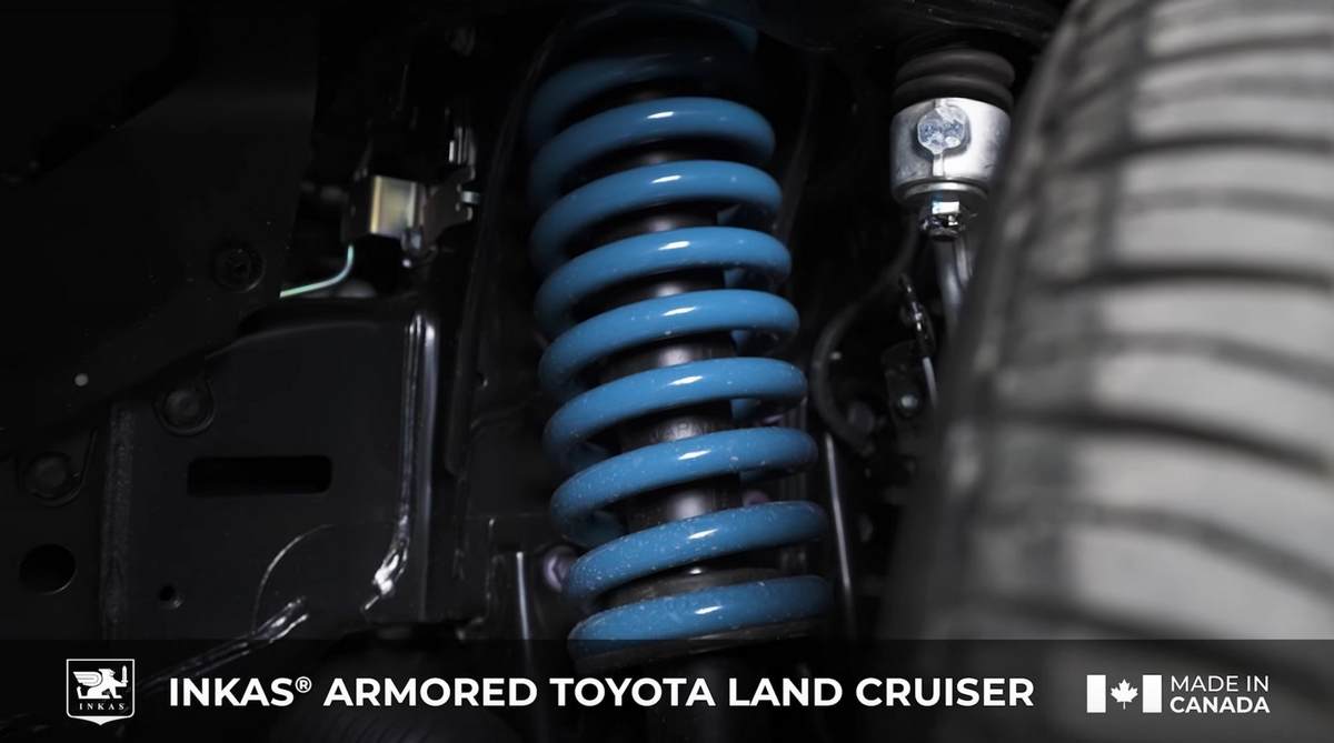 Представлено куленепробивний та гранатостійкий Toyota Land Cruiser 300 Series