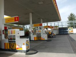Німеччина попереджає про брак бензину через санкції