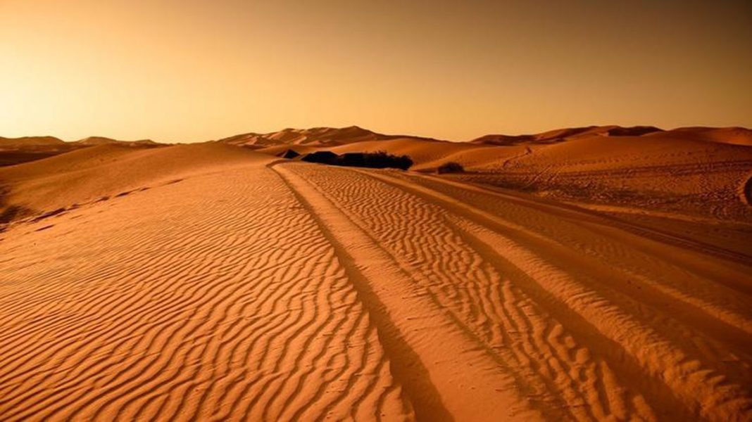 Як організувати подорож на автомобілі справжньою пустелею?