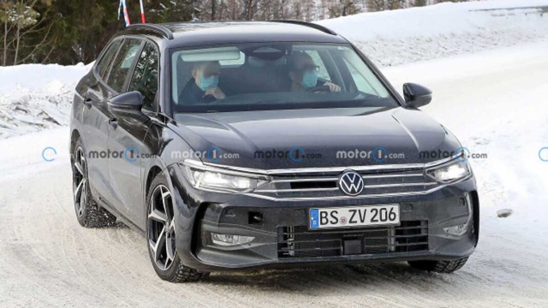 VW Passat отримає два монітори та важіль швидкості на кермі