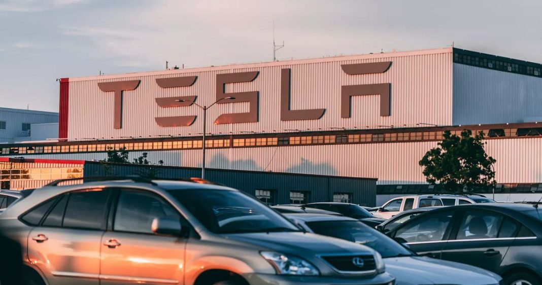 Tesla звільняє співробітників через «погане передчуття» Ілона Маска