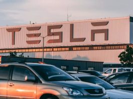 Tesla звільняє співробітників через «погане передчуття» Ілона Маска