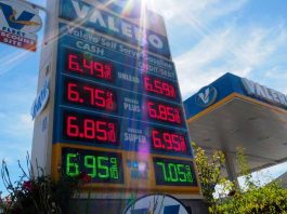 США: ціни на бензин б'ють історичні рекорди