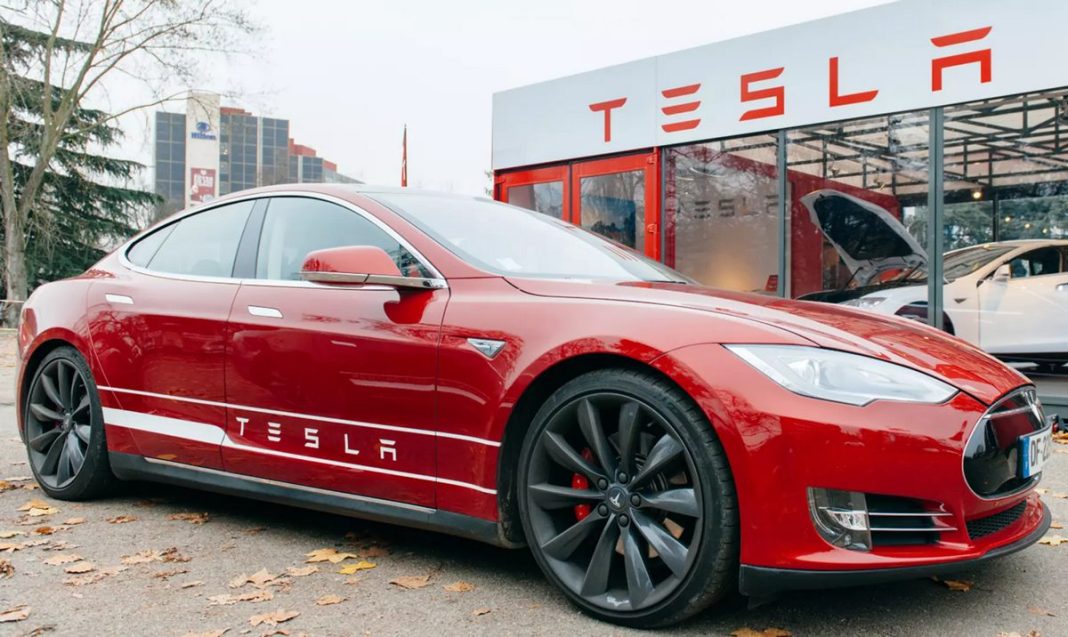 Електрокари Tesla заборонили у місті, де пройде секретна зустріч китайської влади