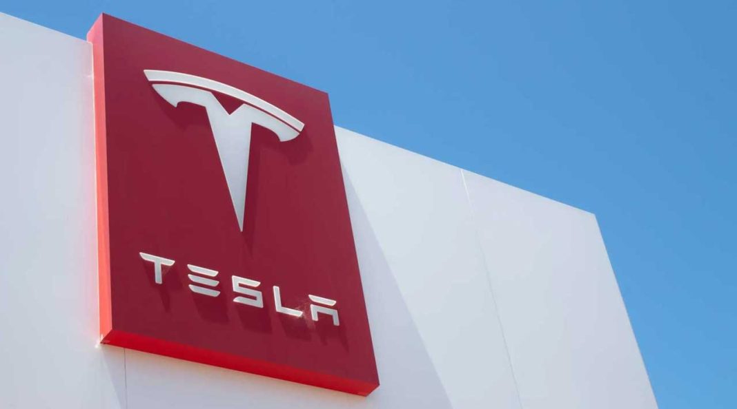 Tesla закриває офісів у Кремнієвій долині та звільняє близько 200 співробітників