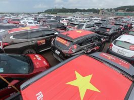 Найбільша мозаїка: 1850 автомобілів у В'єтнамі встановили світовий рекорд