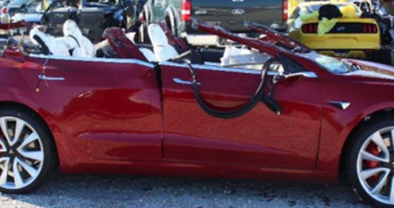 Нова фатальна аварія Tesla - автопілот убив двох людей