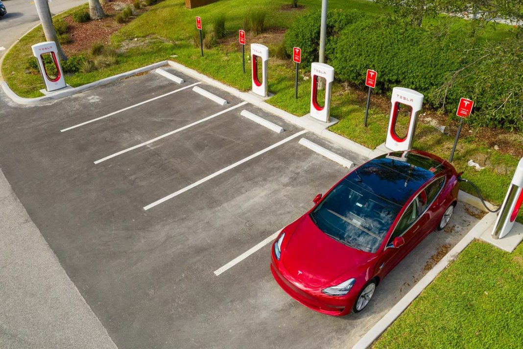 У Німеччині заборонять станції швидкої зарядки Tesla Supercharger