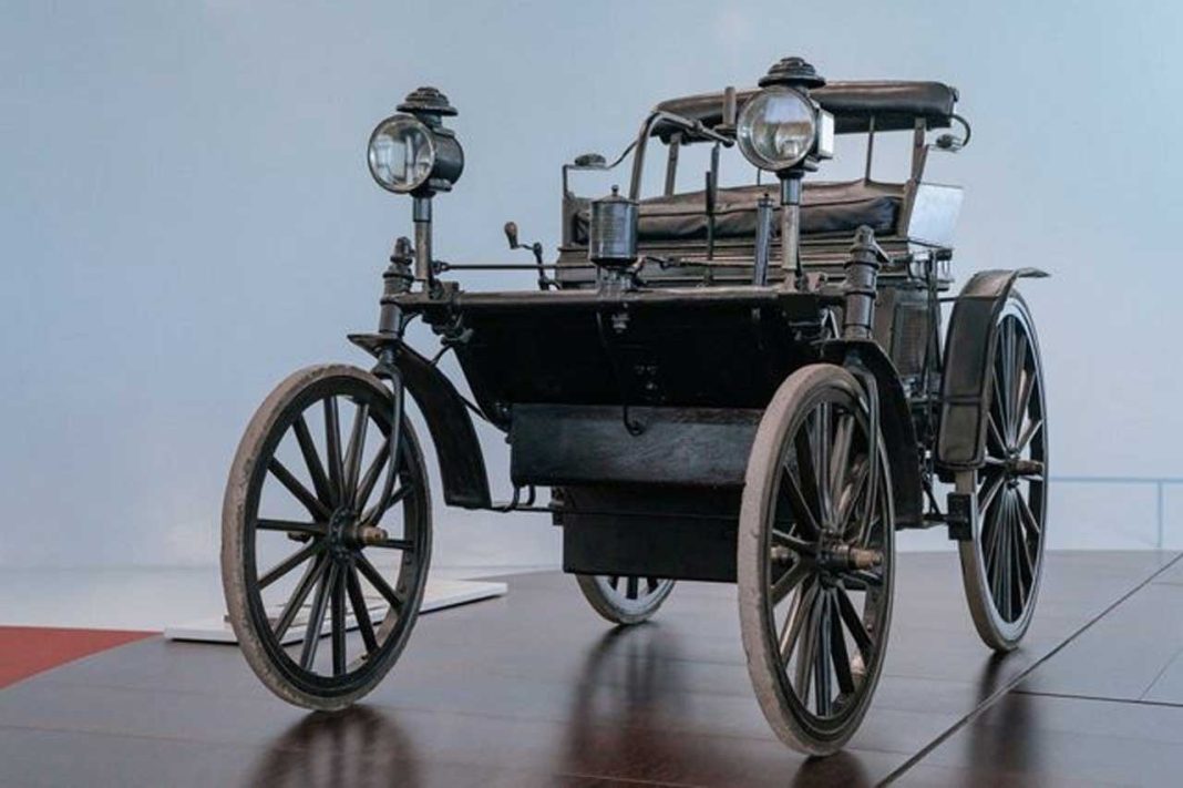 Першому у світі розкішному автомобілю виповнилося 130 років