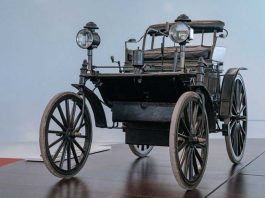 Першому у світі розкішному автомобілю виповнилося 130 років