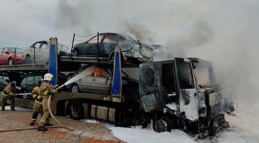 У Тольятті згоріли два автовози з автомобілями Lada