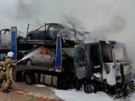У Тольятті згоріли два автовози з автомобілями Lada
