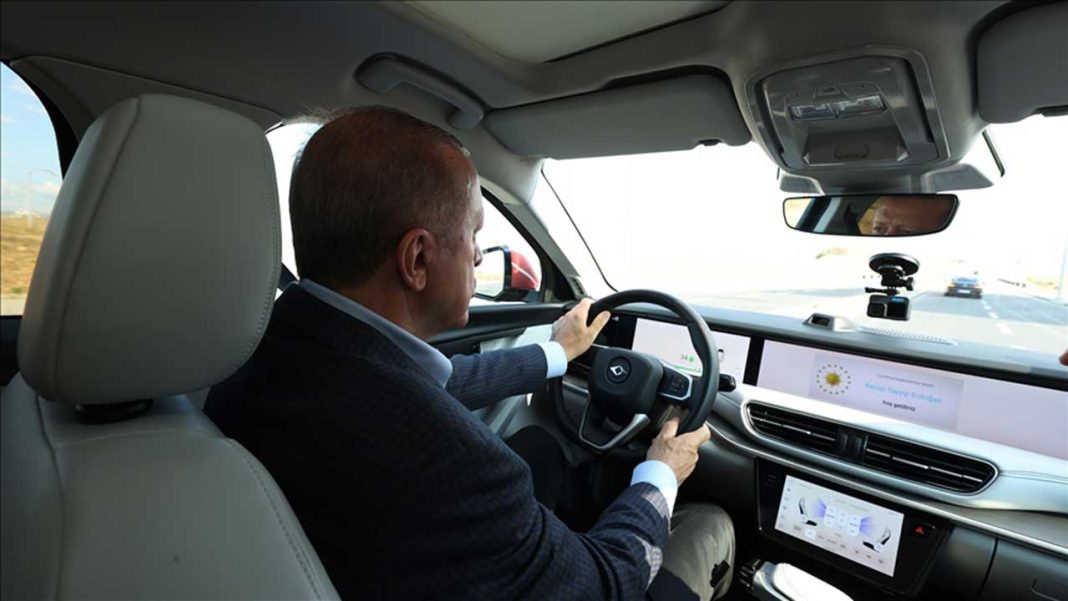 Президент Туреччини поділився відеотестом вітчизняного електромобіля «Togg»