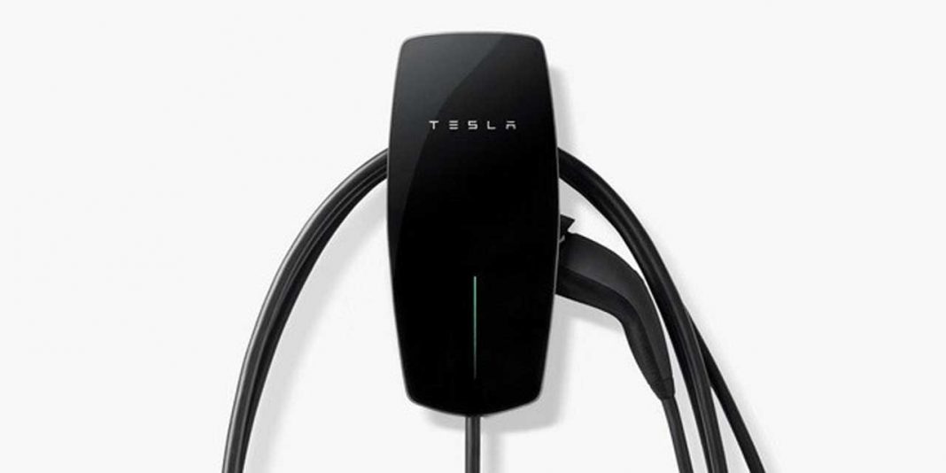 Tesla випустила універсальний настінний зарядний пристрій