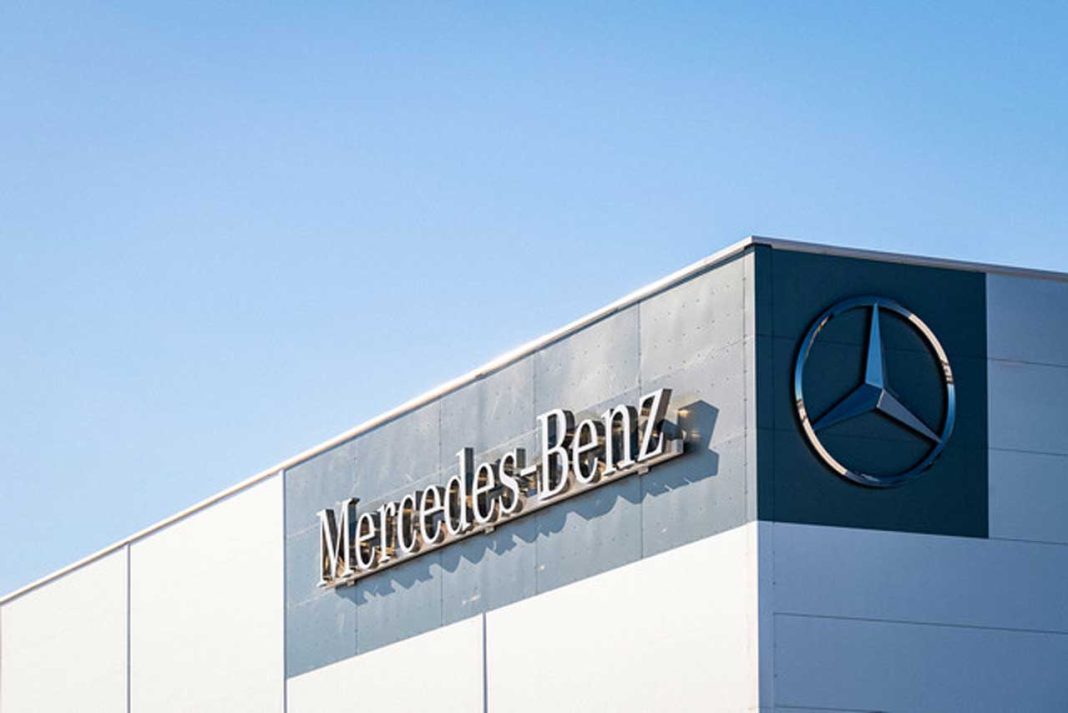 Mercedes з новим ударом по Росії – зупиняє підтримку сервісних програм