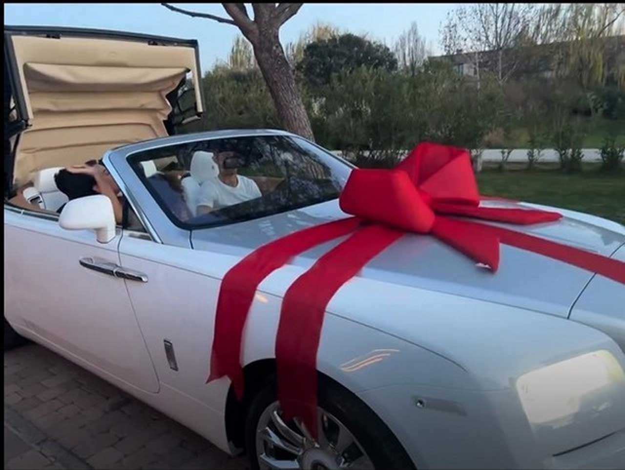 Криштиану Роналду получил в подарок на Рождество Rolls-Royce