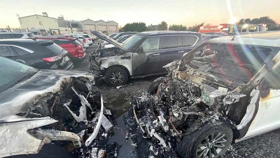 Таємнича пожежа знищила п'ять автомобілів, орендованих для Джо Байдена